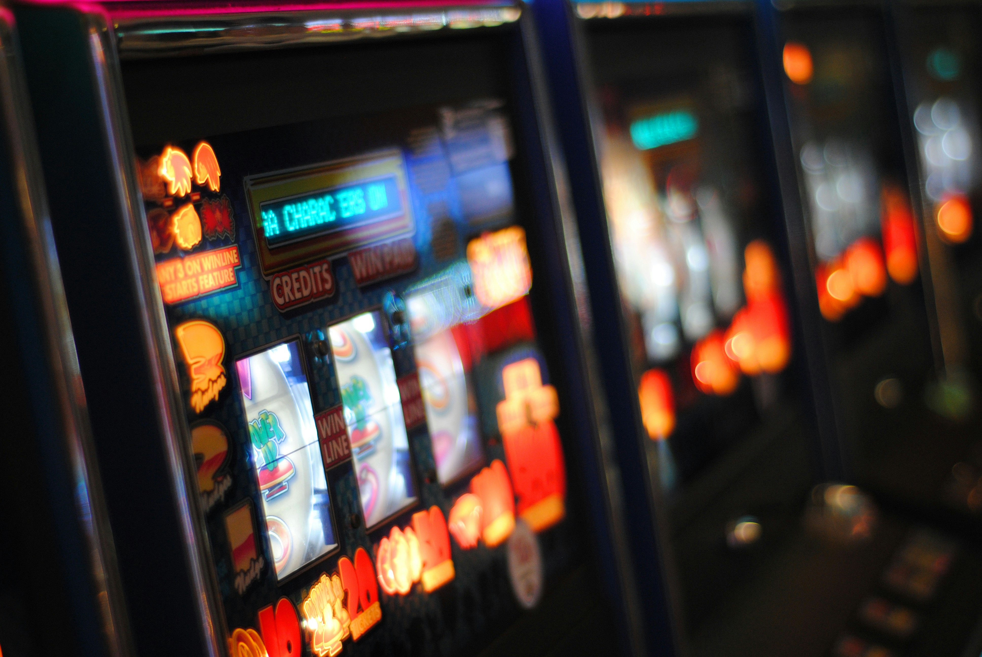 Spielautomaten in einem Kasino