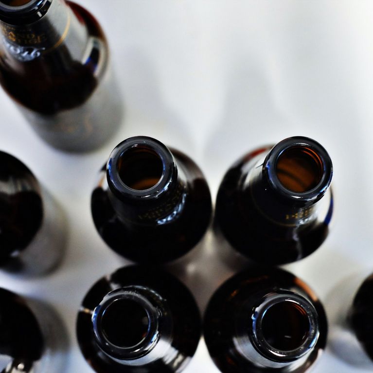 Symbolbild: leere Bierflaschen