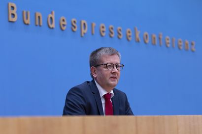 Burkhard Blienert, Sucht- und Drogenbeauftragter der Bundesregierung spricht in der Bundespressekonferenz