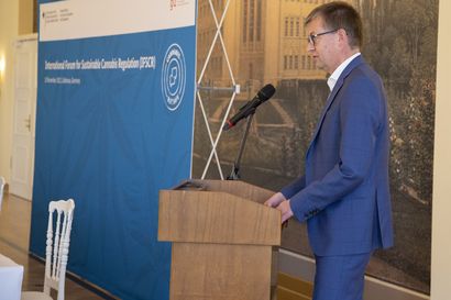 Burkhard Blienert, Sucht- und Drogenbeauftragter der Bundesregierung, spricht beim „International Forum for Sustainable Cannabis Regulation“ 