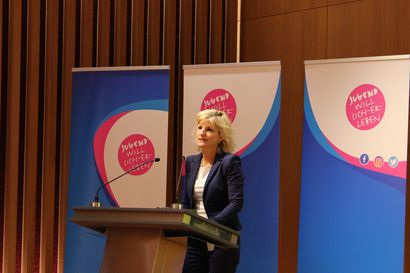 Drogen­be­auf­trag­te der Bun­des­regierung Daniela Ludwig trifft Auszubildende und Gewinner des Kreativwettbewerbes von Jugend will sich-er-leben (JWSL)