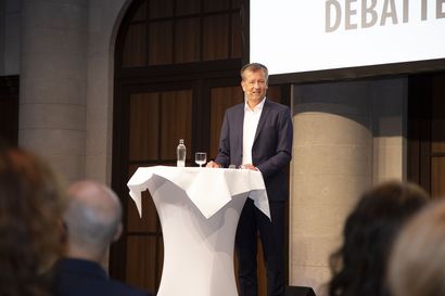 Burkhard Blienert, Beauftragter der Bundesregierung für Sucht- und Drogenfragen, spricht auf einer Veranstaltung 